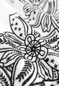 Next SHORT SLEEVE EMBROIDERED  REGULAR FIT - Pluus - white black