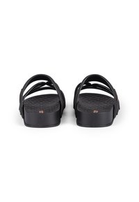 Schwarze Sandalen mit Kreuzriemen, strukturierten Innensohlen und einer stabilen flachen Sohle. Hergestellt aus synthetischem Material und mit einem minimalistischen Design.