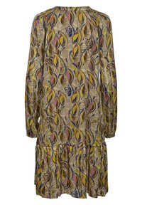 Mønstret kjole med lange ærmer, rund halsudskæring og en flared nederdel. Stoffet viser en blanding af gule, røde, blå og brune bladdesigns.