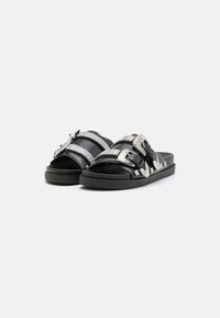 Even&Odd Wide Fit Pantofle - black