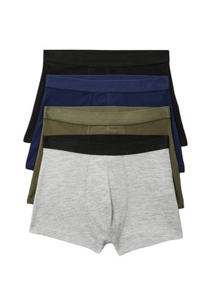 Quatre boxers pour hommes empilés, couleurs de l'avant vers l'arrière : gris clair avec ceinture noire, vert olive, bleu marine et noir, tous avec des ceintures unies.