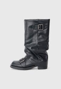 Batai - black