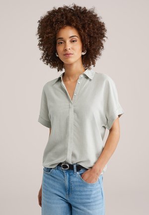 Užsagstoma palaidinė - light green