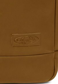 Eastpak YARIN - Rugzak - mat brown
