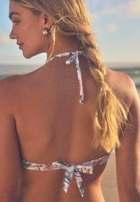 Next PLUNGE STANDARD - Bikiniöverdel - white photographic floral