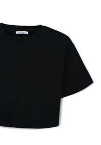 T-shirt nera corta con scollo rotondo, maniche corte e texture di tessuto liscia. Presenta un'etichetta cucita all'interno del collo.