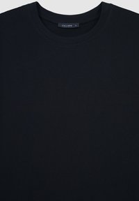 T-shirt di cotone nero con scollo rotondo. Presenta una texture liscia e un'etichetta con "CALLIOPE" e taglia "S" sul collo.