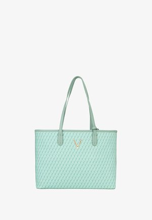 Sac cabas matelassé vert clair avec deux poignées supérieures et un logo doré en forme de V à l'avant. Texture lisse et forme rectangulaire structurée.