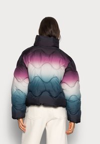 Weekday BRIGHT PUFFER JACKET - Casaco de inverno - winegradient
