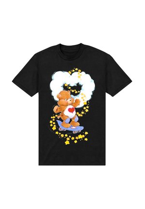 Schwarzes T-Shirt mit einem Grafikmotiv eines Teddybären auf einem Skateboard, umgeben von Wolken und gelben Sternen, mit einem Herzen auf dem Bauch.