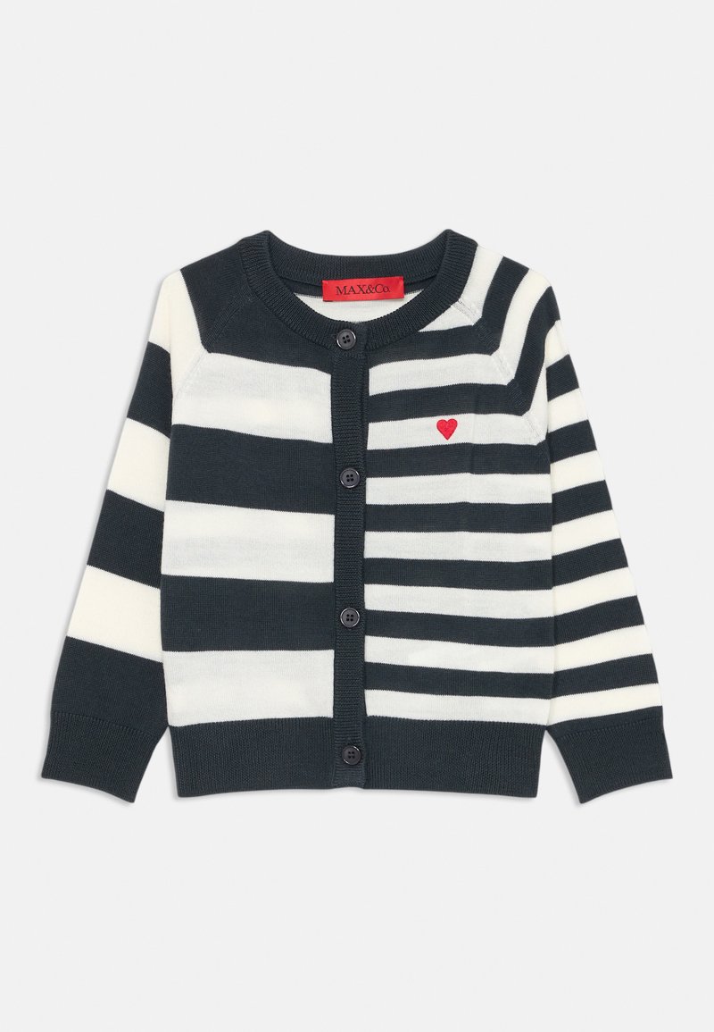 Gestreifter Cardigan in Marineblau und Weiß mit einem roten Herzdetail. Beinhaltet einen Rundhalsausschnitt, fünf Knöpfe und gerippte Bündchen. Aus weichem Strickmaterial.