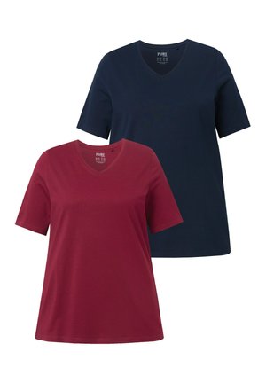 Dvé v-neck trička v barvě burgundy a námořnické modři, vyrobená z jemné bavlny, s krátkým rukávem a uvolněným střihem, se šitými lemy.
