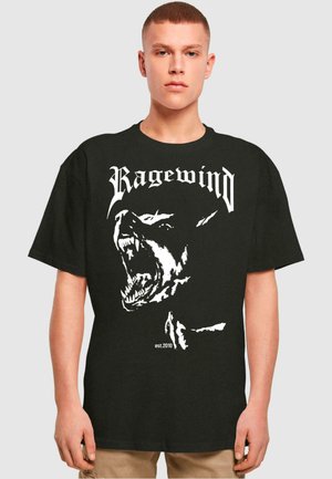 Fekete pamut póló, amelyen egy nagy fehér grafikán üvöltő kutya látható, a "Ragewind" felirattal felette, és az "est.2010" felirattal alatta.