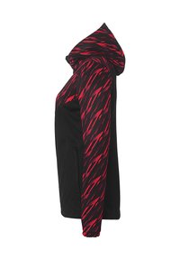 Hættejakke med sort krop og rødt zigzag-mønster på ærmerne. Lavet af blødt materiale, den har forlommer og et fleksibelt design.