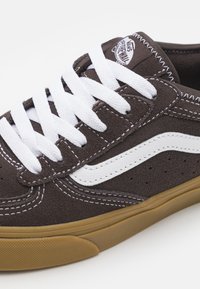 Vans ROWLEY CLASSIC UNISEX - Joggesko - chocolate/white