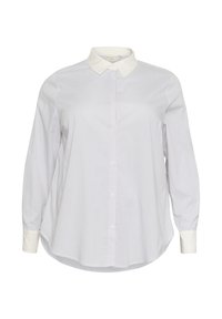 Camisa blanca con rayas verticales en azul claro, cuello clásico, mangas largas y cierre frontal con botones. Los puños son completamente blancos.