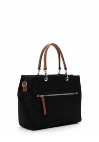Sac à main en toile noire avec des poignées en cuir marron, des accessoires en métal argenté, une poche zippée à l'avant, et une forme rectangulaire. Coutures accentuées remarquables.