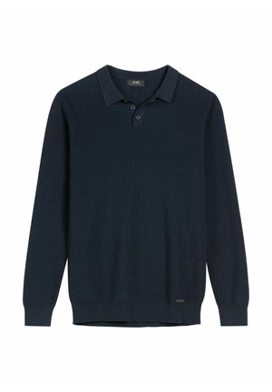 Granatowy, długi rękaw, dzianinowy polo z kołnierzykiem i dwoma guzikami, z prążkowanymi mankietami i dołem, przedstawiony na białym tle.