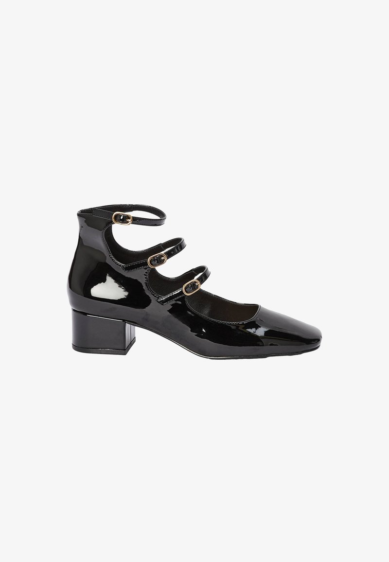 Chaussure Mary Jane en cuir verni noir avec bout carré, trois brides réglables et un talon épais. Finition lisse et brillante.