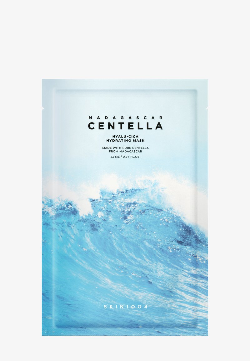 Envase de mascarilla hidratante con diseño de ola azul del océano. El texto incluye "Centella de Madagascar" y "Mascarilla Hidratante Hyalu-Cica." 23 ml.