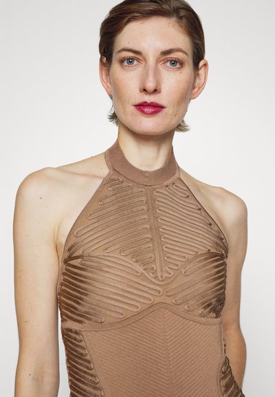 Hervé Léger LAW ROACH RIBBON EMBROIDERED HALTER GOWN - Alkalmi viselet - honey