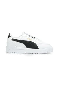 Sneakers bianchi in pelle con accenti neri, caratterizzati da una striscia laterale testurizzata, punta rotonda e suola in gomma bianca con un battistrada decorato.