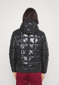 Calvin Klein SHINE QUILT JACKET HOOD - Casaco de penas - black