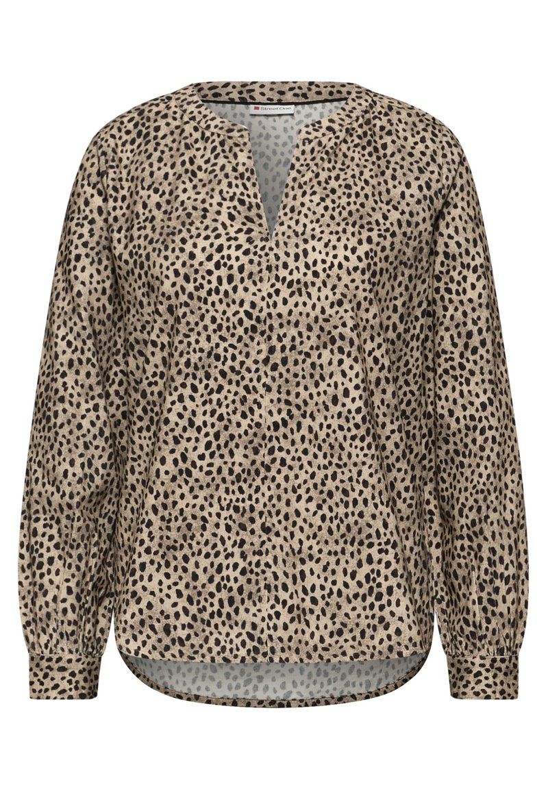 Langærmet bluse i beige stof med sort leopardprint, med en v-halsudskæring, knaplukning og buet kant for en afslappet pasform.