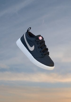 Jordan, JORDAN 1 SE UNISEX - Маратонки - off noir/sail/university red/game royal/dark brown