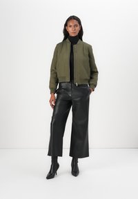 TOM TAILOR DENIM QUILTED BOMBER - Bomber Jacket - grape leaf green