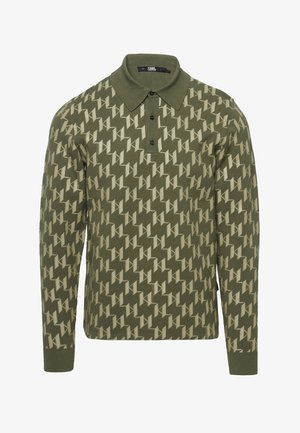 Polo manches longues vert olive avec une patte à trois boutons et un motif géométrique "K" beige sur l'ensemble.