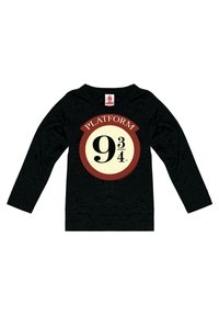 Schwarzes Langarmshirt mit einem großen kreisförmigen Grafikdesign, das "PLATFORM 9¾" in Rot und Creme in der Mitte auf der Vorderseite zeigt. Weicher, strukturierter Stoff.
