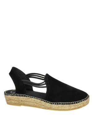 Espadrille en daim noir avec bout fermé, talon ouvert et lanières élastiques croisées. Semelle enveloppée de jute qui ajoute texture et contraste.
