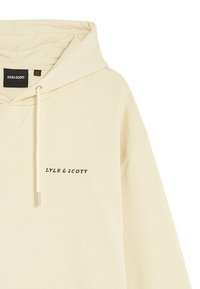 Lys beige hoodie med en kengurulomme, snøre i hætten og et lille sort logo med teksten "LYLE & SCOTT" på brystet. Blød tekstur.