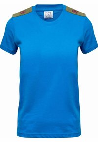Blå bomulds T-shirt med korte ærmer. Har grønne skulderdetaljer og rød "CR7" logo på venstre skulder. Klassisk rund hals-design.