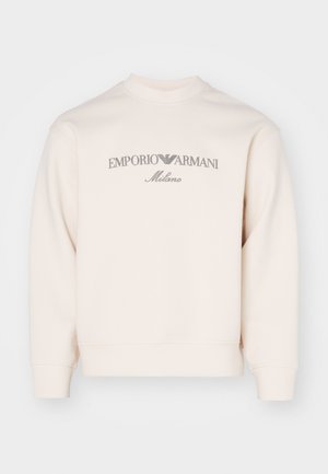 Helles beiges Sweatshirt mit Rundhalsausschnitt, ausgestattet mit einem grauen Markenlogo "EMPORIO ARMANI Milano" auf der Brust. Material aus Baumwollmischung.