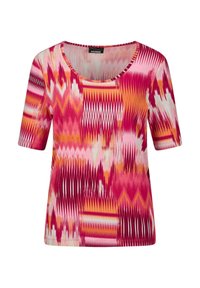 Korte mouwen top in een levendig roze, oranje en witte patroon. Heeft een ronde halslijn en een gestructureerde stof met zigzagontwerp.