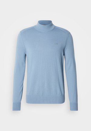 Pullover de gola alta azul claro, feito de um tecido de malha suave, com punhos e bainha canelados, apresentando um pequeno logotipo no peito.