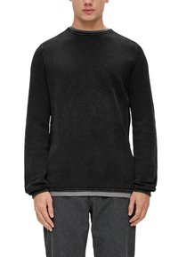 Schwarzer Langarm-Sweatshirt aus strukturiertem Stoff, mit Rundhalsausschnitt und einer grauen Schicht, die am Saum sichtbar ist. Strukturierte Akzente an den Ärmeln.