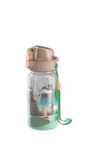 Klare Kunststoffwasserflasche mit einem braunen Klappdeckel, grünem Boden und waldthematischen Illustrationen von Bären und Bäumen.