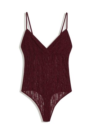 Body in pizzo bordeaux con spalline sottili, scollo a V e motivo floreale semi-trasparente, mostrato disteso su sfondo bianco.