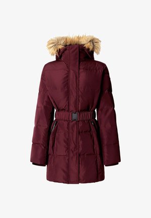 Bordeaux pufferjas met nepbontcapuchon, ceintuur in de taille, ritszakken aan de zijkant en een geborduurd ontwerp voor isolatie.