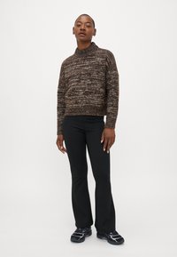 Vero Moda Petite VMDAIMA - Pulóver - chocolate torte/silver mink/gold