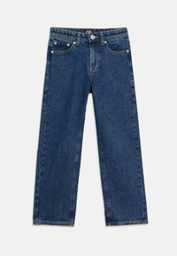 Ανδρικό τζιν μπλε με ίσια γραμμή, με κουμπί μπροστά, φερμουάρ, θηλιές για ζώνη και σχέδιο με πέντε τσέπες, τοποθετημένο επίπεδα σε άσπρο φόντο.