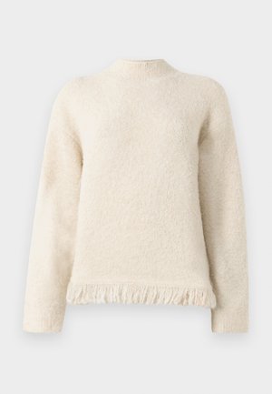 Krémový, huňatý svetr s vysokým límcem, dlouhými rukávy a třásněmi na lemu. Měkká textura, uvolněný střih a žádné viditelné vzory ani akcenty.