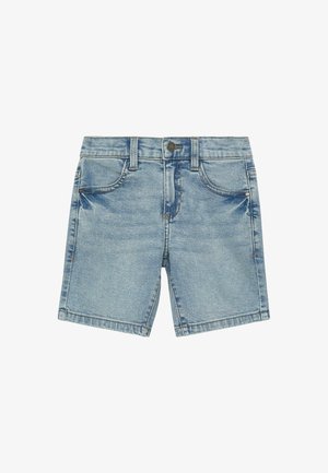 Hellblaue Denim-Shorts mit Fronttaschen, Gürtelschlaufen und einem Knopfverschluss am Bund.