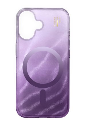 Lilla gennemsigtigt telefoncover med en cirkulær MagSafe-opladerkontur og gyldent "iDeal of Sweden"-logo nær kameraklippet.