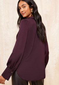 Friends Like These TIE FRONT WITH LONG SLEEVE - Palaidinė - purple