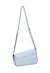 Borsa a tracolla in pelle blu chiaro con patta pieghevole, bordo nero, tracolla regolabile e superficie liscia. Design rettangolare semplice.