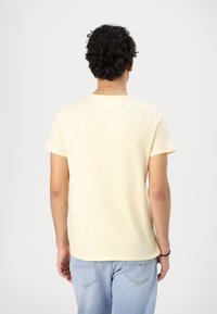 Tommy Jeans SLIM TEE - T-shirt - bas - custard cream